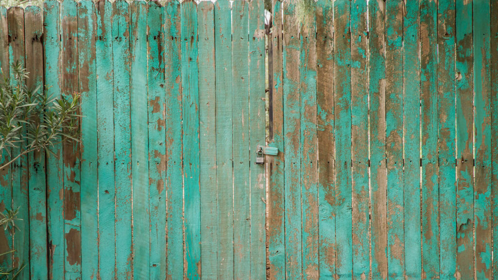 Spring Fence Repair vs Replacement: What Hudson Valley Homeowners Should Decide First