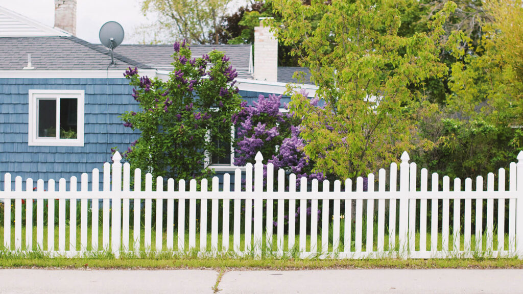 Why Fences Start Leaning in Spring—and When the Problem Is More Than Cosmetic