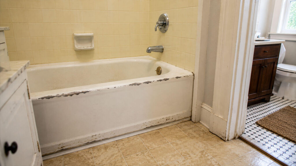 Should You Replace That Old Tub or Work Around It?